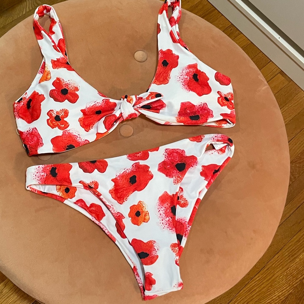 NWT Never Worn | Gorgeous Red White Poppy Bikini